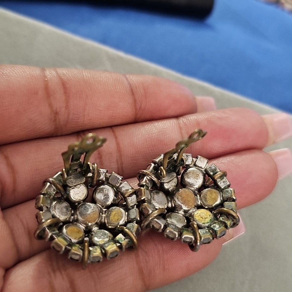 VINTAGE KRAMER CLIP ON EARRINGS - Picture 4 of 7